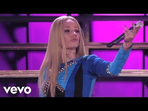 Iggy Azalea - Murda Bizness (Vevo Certified SuperFanFest)