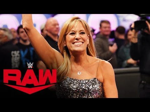 Joe Tessitore welcomes back Lilian Garcia: Raw exclusive, Oct. 21, 2024