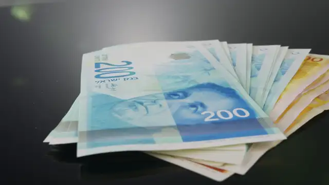 In Black and White - Episode 3 Politics