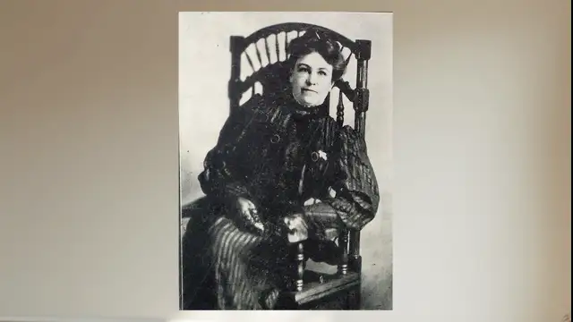 Huntress becomes Lulu Markwell